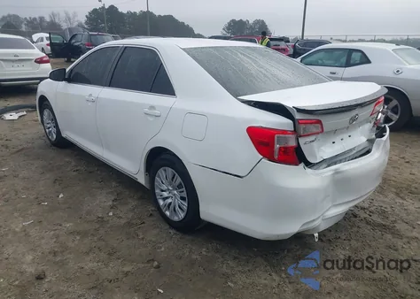 2014 Toyota Camry Le z USA, uszkodzony, nr VIN 4T1BF1FK4EU869377
